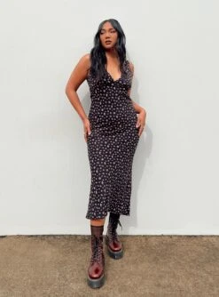 Princess Polly Sariah Midi Dress Black -Princess Polly Sales Store 0 modelinfo rheanna us6 a74d7094 00fb 42b0 9e42 17039c9651f8