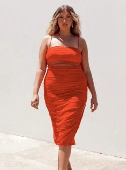 Princess Polly Courtney Midi Dress Red -Princess Polly Sales Store 00 modelinfo jasmine us8 89413452 3577 4d0f b2a0 0afb343ab37a