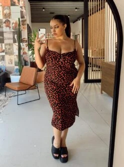 Noda Midi Dress Black Curve -Princess Polly Sales Store 0 acec597b 7ee2 4683 9731 767795bc7245