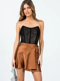 Princess Polly Skylar Mini Skirt Brown -Princess Polly Sales Store 1 modelinfo Elise us2 acb13daf 2af9 4ff4 9bb1 7c7ce22f9868