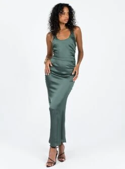 Kodiak Halter Maxi Dress Green -Princess Polly Sales Store 1 modelinfo Kristen us2 9ddb99f4 d92c 4357 be80 e79a39c62236