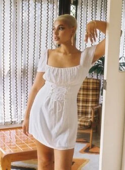 Princess Polly Fauci Mini Dress White 16 Princess Polly Fauci Mini Dress White -Princess Polly Sales Store 1 modelinfo sarah us6 933f536a ccbd 4297 b351 b7e5b5d26dc5