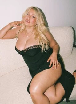 Hazel Midi Dress Black Curve