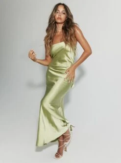 Princess Polly Haley Maxi Dress Green 7 Princess Polly Haley Maxi Dress Green -Princess Polly Sales Store 2 model info Adison us2 d2e1e8c8 d628 4e2c 90d8 0cdb25d189dc