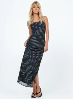 Princess Polly Parnham Maxi Dress Black / White 8 Princess Polly Parnham Maxi Dress Black / White -Princess Polly Sales Store 2 model info Beanie us0 06d85401 686b 4df6 be5b 10394b9b39ca
