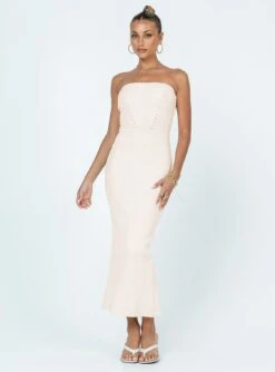 Jayan Strapless Maxi Dress White -Princess Polly Sales Store 2 modelinfo Alexis us2 3b45064d 0c4d 468f 8b7b 2da44a02fe9a