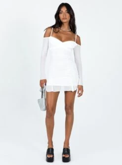 Viva Long Sleeve Mini Dress White 8 Viva Long Sleeve Mini Dress White -Princess Polly Sales Store 2 modelinfo Amelia us2 92eb5b8b 7fe2 4edc 8910 a63c46afdfab