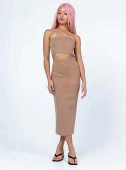 Princess Polly Archy Midi Dress Beige -Princess Polly Sales Store 2 modelinfo Jayechelle us4 6d392f74 0ca3 496a af4d 8b6b12e82ceb