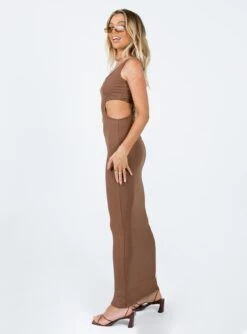 Princess Polly Alaska Maxi Dress Brown -Princess Polly Sales Store 3 modelinfo Alyssa us4 9b5bd261 b192 406c 947f 8a40494ac4d3