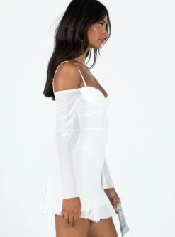Viva Long Sleeve Mini Dress White 9 Viva Long Sleeve Mini Dress White -Princess Polly Sales Store 3 modelinfo Amelia us2 046494ea e02e 48a4 a944 8d49a06a4002