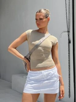 Princess Polly Valery Parachute Mini Skirt White -Princess Polly Sales Store 3 modelinfo Millie us4 13c94edf c24c 4567 9f09 ab52b0df899e