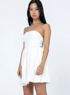 Princess Polly Stellia Mini Dress White 9 Princess Polly Stellia Mini Dress White -Princess Polly Sales Store 3 modelinfo Natasha us0 51d612dd ebee 49cc 8a7f 7dc50e22f6e0