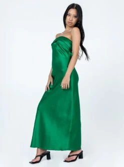 Princess Polly Shaun Maxi Dress Green -Princess Polly Sales Store 3 modelinfo Natasha us0 53d02aa3 4017 47f8 b180 ff4fe8e4d063