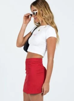 Princess Polly Lolita Mini Skirt Red -Princess Polly Sales Store 3 modelinfo Saskia us2 c2069dd8 7e47 43a8 ab68 c8fccdbd78e5