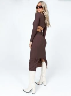 Princess Polly Nolan Midi Dress Brown -Princess Polly Sales Store 3 modelinfo cathlin us2 7812fd31 e320 4d07 8480 65621707c76c
