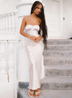 Princess Polly Tressie Maxi Dress Champagne -Princess Polly Sales Store 3 modelinfo cristina us2 0d795225 9055 4550 b4aa e59ded55c15a