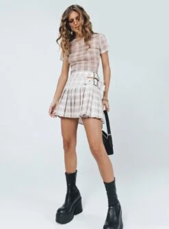 The Craft Mini Skirt Beige Plaid -Princess Polly Sales Store 3 modelinfo elise us2 4938fe0a 79ca 41d5 a6d6 4824a9610bdb