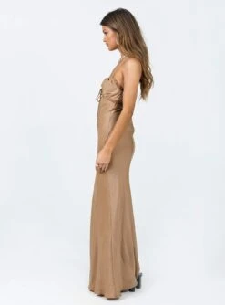 Princess Polly Emily Maxi Dress Brown -Princess Polly Sales Store 3 modelinfo elise us2 e052b358 e981 474e a178 74b92f31e19a