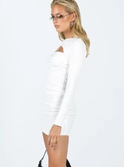 Alexander Mini Dress White -Princess Polly Sales Store 3 modelinfo kiana us2 af5dae59 40ef 44bb 9722 976ad2481e6b