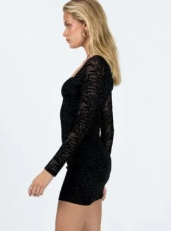 Princess Polly Nikolas Long Sleeve Mini Dress Black -Princess Polly Sales Store 3 modelinfo kiana us2 da2b5971 c712 4bc3 a7df 1f76b3d49195