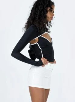 Princess Polly Coco Mini Skirt White -Princess Polly Sales Store 3 modelinfo kristen us2 e1c3b2dc 48a1 4a49 96ab 88e6dcf50c66