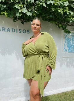 Party Time Mini Dress Green Curve 7 Party Time Mini Dress Green Curve -Princess Polly Sales Store 3 modelinfo riley us12 8712f878 81ba 4619 8068 d075fe0b35ee