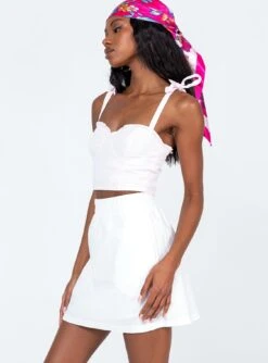 Princess Polly Leanne Mini Skirt White 6 Princess Polly Leanne Mini Skirt White -Princess Polly Sales Store 3 modelinfo tori us2 a19ffaee ff4c 4326 8c25 b3a40f0d733a