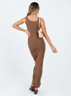 Princess Polly Alaska Maxi Dress Brown -Princess Polly Sales Store 4 modelinfo Alyssa us4 5633f526 fbce 4afc 8a3f cbf8997c306e