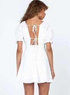 Princess Polly Blissful Mini Dress White 9 Princess Polly Blissful Mini Dress White -Princess Polly Sales Store 4 modelinfo Alyssa us4 b15ed736 88a0 4485 a524 2b3abb94e09b