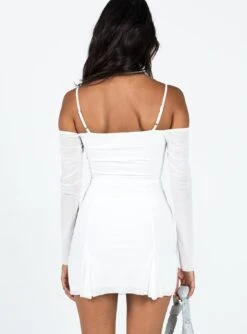 Viva Long Sleeve Mini Dress White 10 Viva Long Sleeve Mini Dress White -Princess Polly Sales Store 4 modelinfo Amelia us2 66054162 3471 49fd a4ad 83d02744e59d