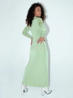 Princess Polly Everest Maxi Dress Green 8 Princess Polly Everest Maxi Dress Green -Princess Polly Sales Store 4 modelinfo Christen US2 bc7cef9f 6f91 47da 87a0 780e94ff43aa