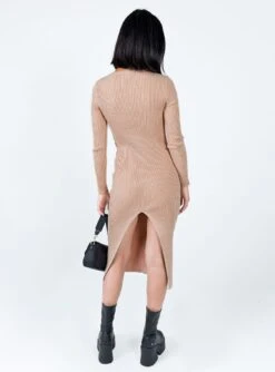 Princess Polly Tiarnie Midi Dress Beige -Princess Polly Sales Store 4 modelinfo Elle us4 36ef99ec 1d28 4472 89c3 95d545a86b0a