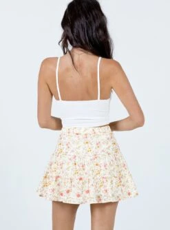 Princess Polly Olivia Mini Skirt Floral -Princess Polly Sales Store 4 modelinfo Izy us2 6d8bd5a0 9f6f 4ed6 80f7 073eb5ea5ad4