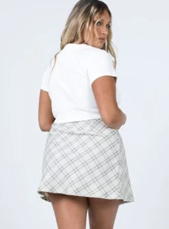 Princess Polly Ailisha Mini Skirt Yellow 7 Princess Polly Ailisha Mini Skirt Yellow -Princess Polly Sales Store 4 modelinfo Jasmine US8