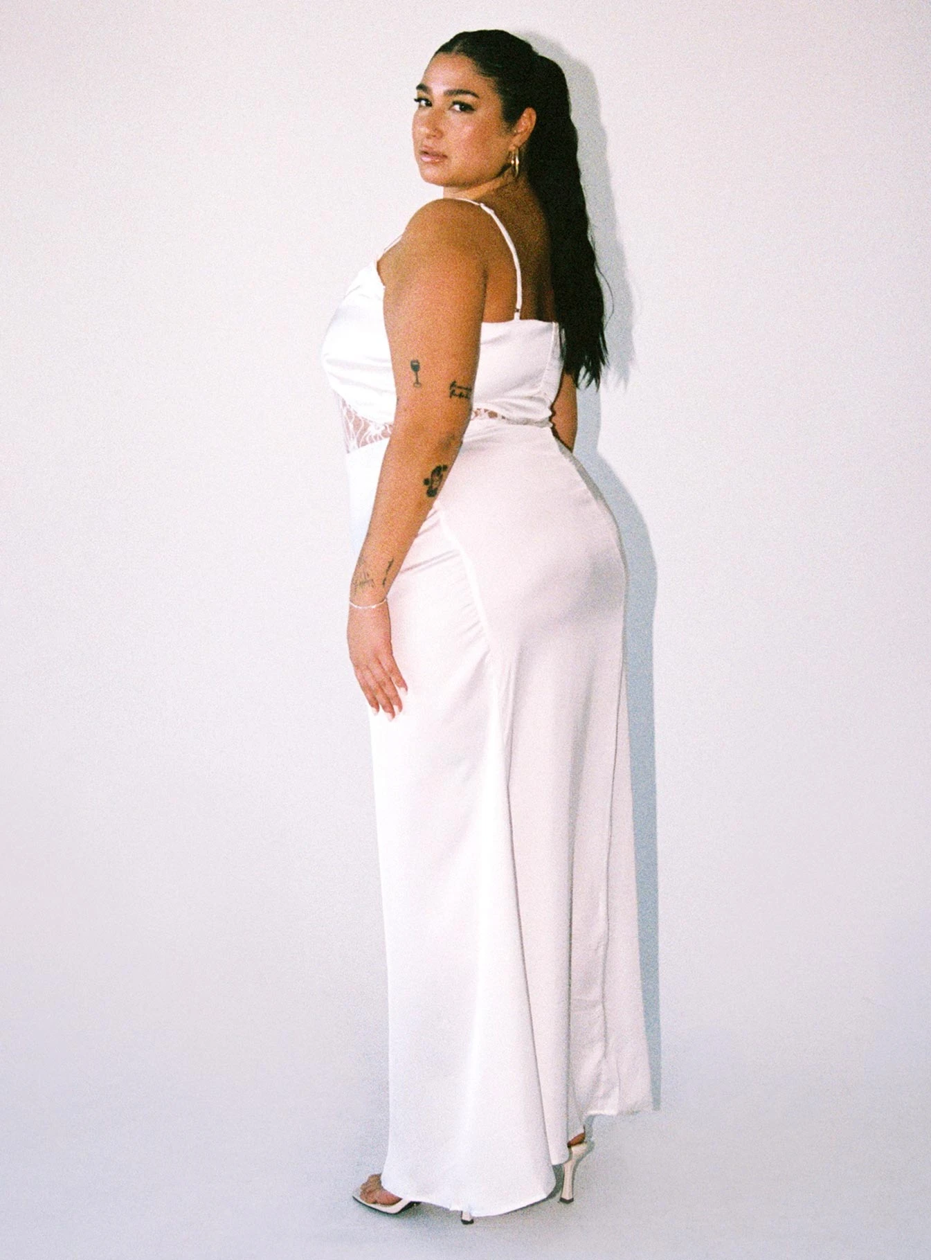 Roselle Maxi Dress White Curve 3 Roselle Maxi Dress White Curve - Image 3
