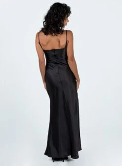 Princess Polly Grimmond Maxi Dress Black -Princess Polly Sales Store 4 modelinfo Tamika us2 522d6878 7678 495c 8001 2c2f1bd5f3df
