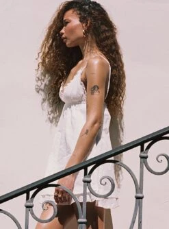 Princess Polly Leander Mini Dress White -Princess Polly Sales Store 4 modelinfo ashley us2 7e93cb1d 1d68 40b6 817b ca690395c8fd