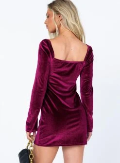 Princess Polly Star Power Velvet Mini Dress Burgundy 9 Princess Polly Star Power Velvet Mini Dress Burgundy -Princess Polly Sales Store 4 modelinfo ashley us4 0c956a1f 3ab3 42c3 be3e 90ed02c5b9a3