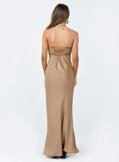 Princess Polly Emily Maxi Dress Brown -Princess Polly Sales Store 4 modelinfo elise us2 6e6d56a6 a294 42a0 a035 99a88a9d1ddd