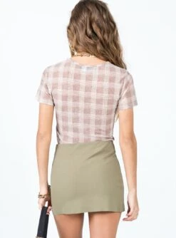 Princess Polly Karley Low Waist Mini Skirt Green -Princess Polly Sales Store 4 modelinfo elise us2 eb02d86a b74c 4403 8fe9 f9dc53c04182