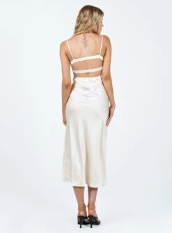 Princess Polly Missy Midi Dress Champagne -Princess Polly Sales Store 4 modelinfo elly us2 0c812af9 c8dc 4214 a11b 15a9b189eab6