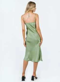 Princess Polly Varese Midi Dress Green -Princess Polly Sales Store 4 modelinfo elly us2 457c7160 3db5 4117 a69a 13610c12a74b