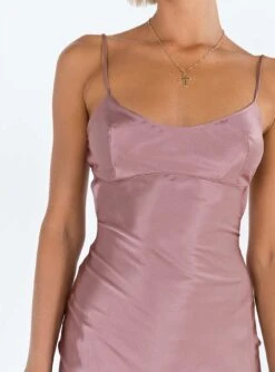 Princess Polly Long Nights Maxi Dress Purple -Princess Polly Sales Store 4 modelinfo kauri us2 1901c738 bcd9 43e3 a47f d9dc9cbbbbe3