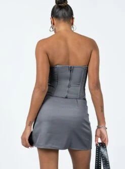 Princess Polly Ewan Mini Skirt Grey 9 Princess Polly Ewan Mini Skirt Grey -Princess Polly Sales Store 4 modelinfo lola us4 d1d8a132 37f4 4157 9cb5 ac33a8b6e190