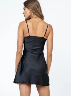 Princess Polly Shona Mini Dress Black -Princess Polly Sales Store 4 modelinfo margaret us2 jpg 373f0031 15ba 4ce4 a4d9 daa86bb8365a