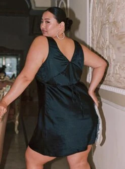 Nellie Mini Dress Black Curve -Princess Polly Sales Store 4 modelinfo sarah us16