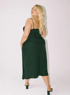 Hazel Midi Dress Black Curve 7 Hazel Midi Dress Black Curve -Princess Polly Sales Store 4 modelinfo sarina us14 04d2a9a4 6a95 4e44 bb94 3552e2385c9b