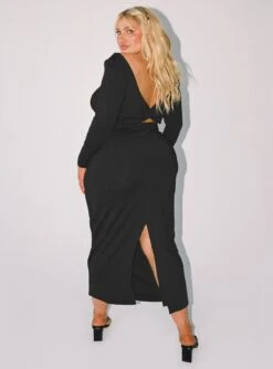 Lyla Maxi Dress Black Curve 8 Lyla Maxi Dress Black Curve -Princess Polly Sales Store 4 modelinfo sarina us14 bf4e6fad 69fe 4fcc 80e8 701bd299f2d9