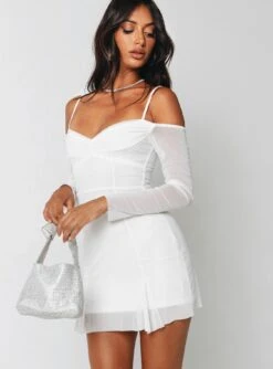 Viva Long Sleeve Mini Dress White 11 Viva Long Sleeve Mini Dress White -Princess Polly Sales Store 5 modelinfo Amelia us2 9894984b 5f3e 45ca 947d 094b1108c7a3