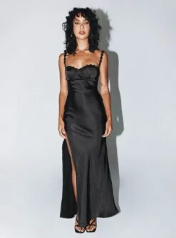 Princess Polly Grimmond Maxi Dress Black -Princess Polly Sales Store 5 modelinfo Tamika us2 80fd5554 03b8 45ef 979f cfd502e5916e